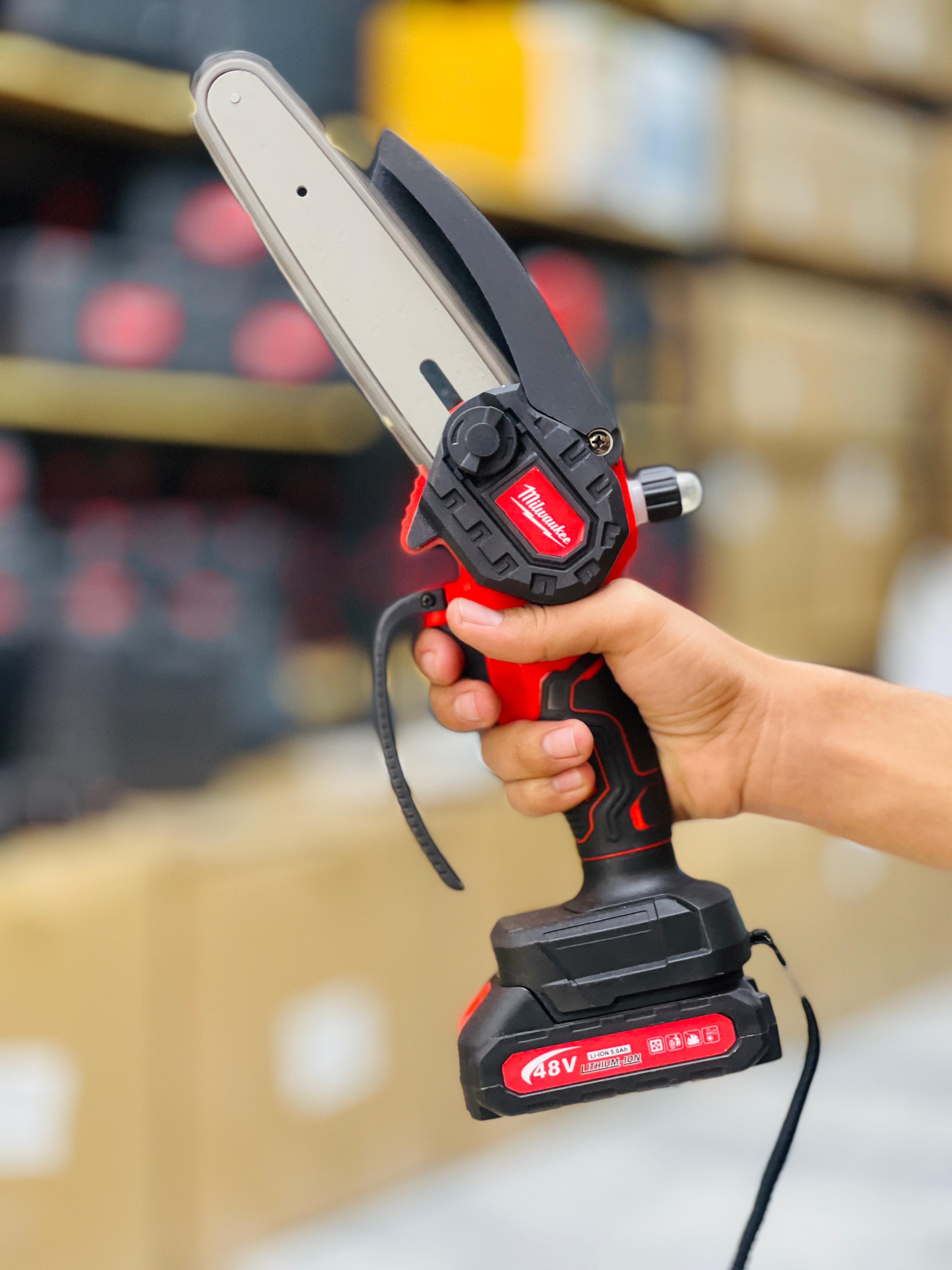 Milwaukee 48V Mini Chainsaw Kit – 6 Inch | 2 Batteries | High-Power Li-Ion 5.0Ah